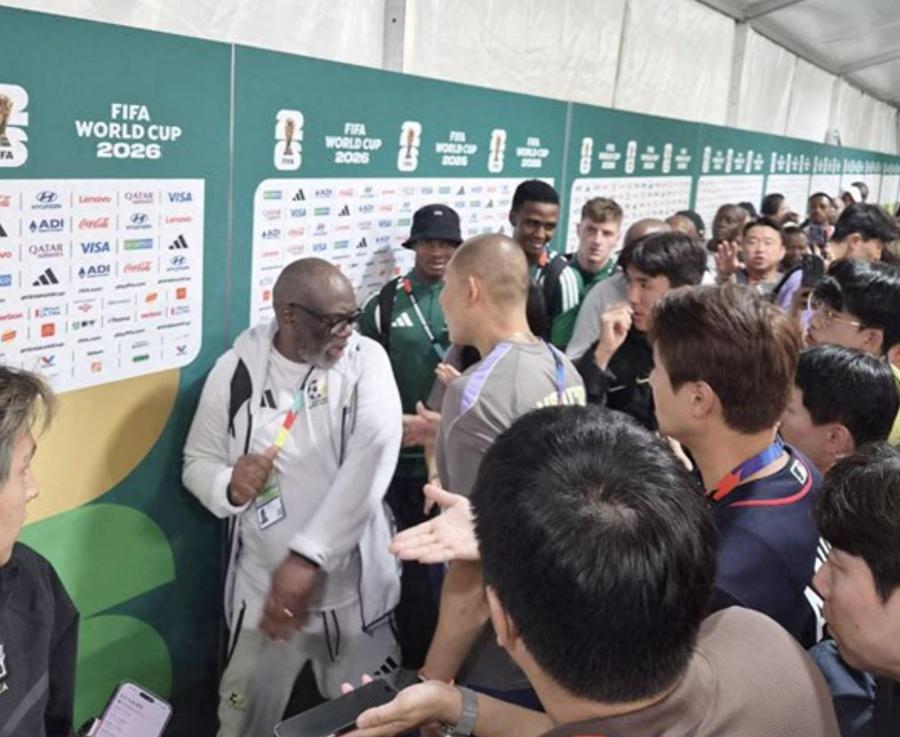 韩国输球后混采区与南非起冲突，黄仁范怒斥：别像唤狗一样叫我！2026 美加墨世界