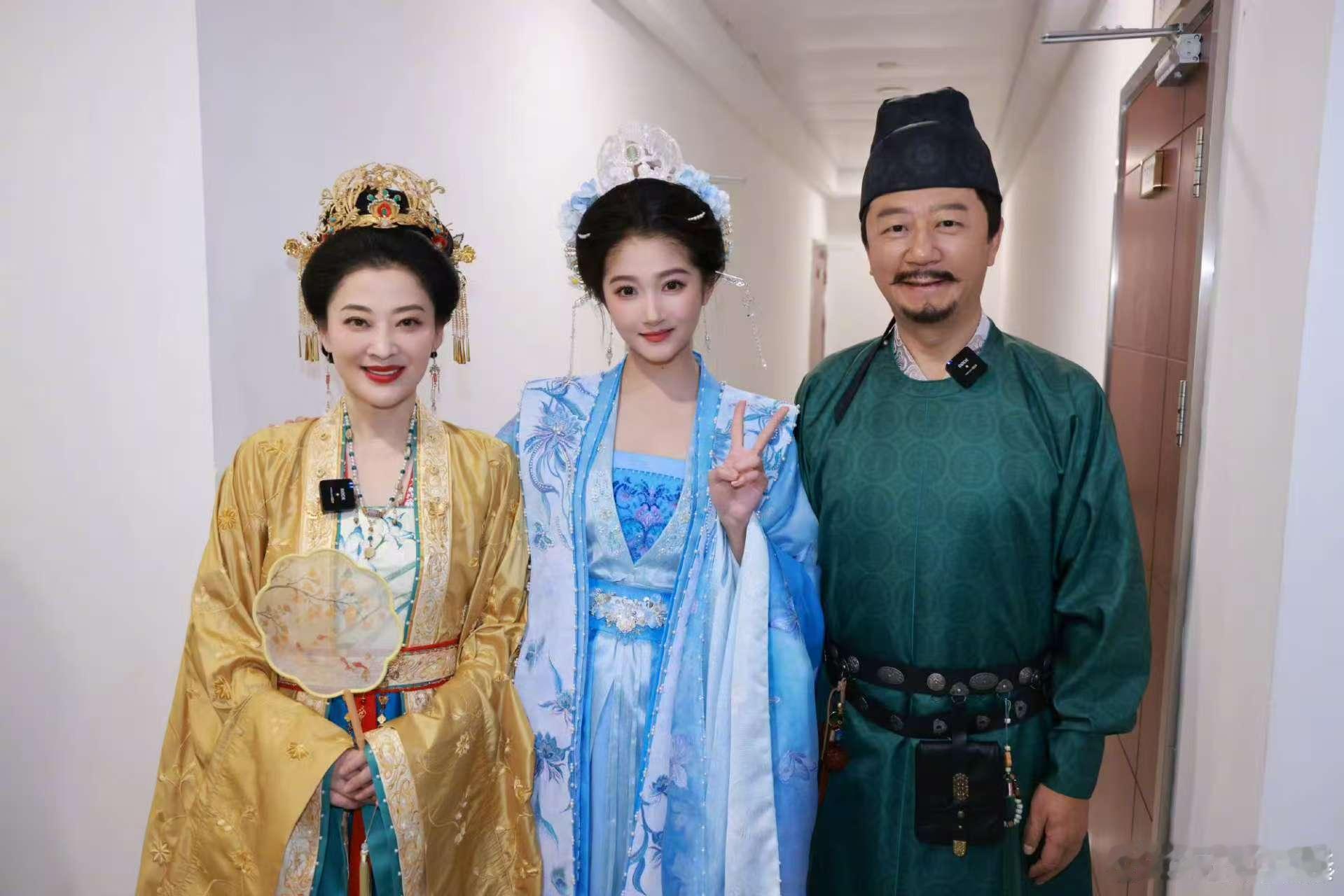 梅婷郭涛关晓彤合照关晓彤晒和梅婷郭涛合照关晓彤晒和梅婷郭涛合照，好看， ​​​