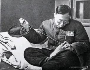 1950年，正在抚顺战犯管理所接受改造的溥仪，听说中国要出兵援助朝鲜，转头就找到