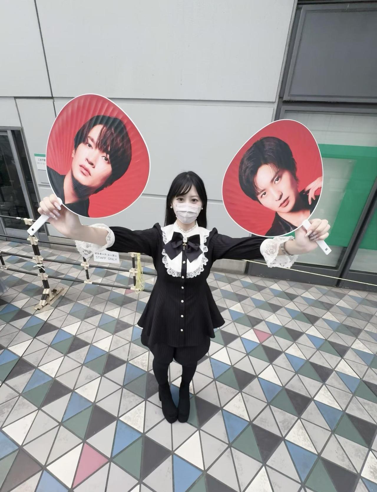 看了又看，满意得不得了💜🖤
新衣服新靴子全部都满意满意！[爱慕]
snowm