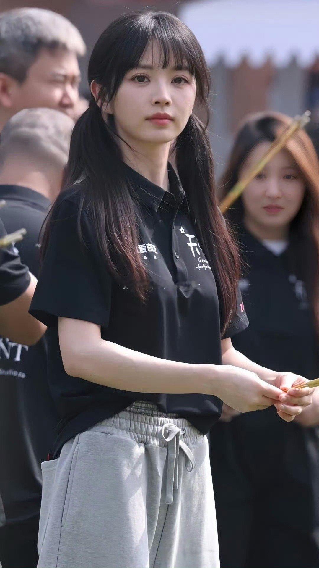 天才女友开机田曦薇和胡一天的天才女友今日开机！ ​​​