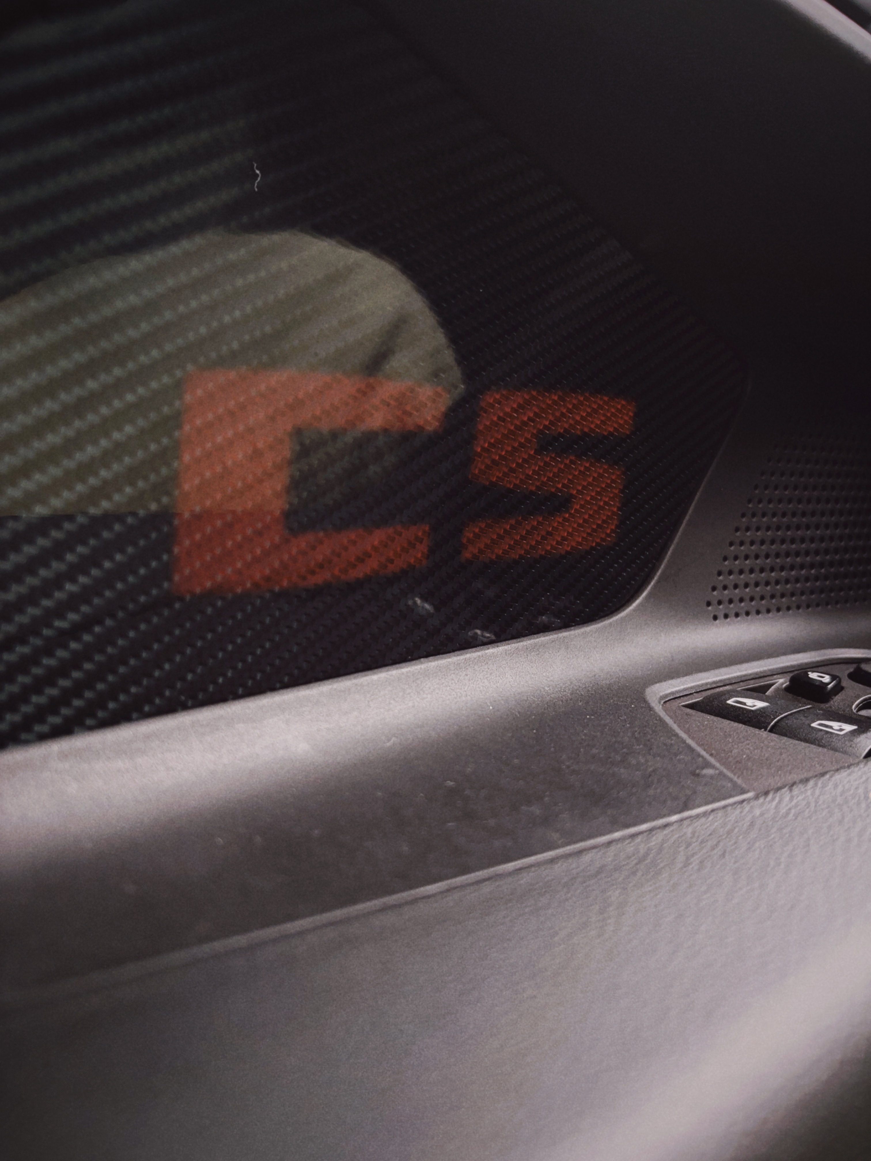 短短感受下BMW M2 CS发现，这车底盘设成Comfort日常完全可以代步，好