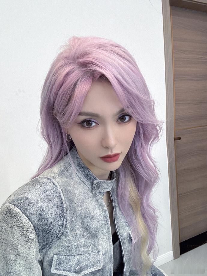 唐嫣自拍高清原图  唐嫣高清原图自拍 自拍高清原图来咯，这张脸长得也太伟大了吧！