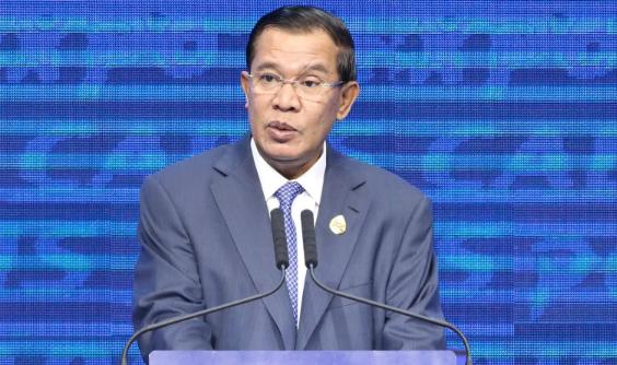 冲突爆发后
洪森被曝逃往国外
他的专机已在他国落地

24号两国军队在边境交火，