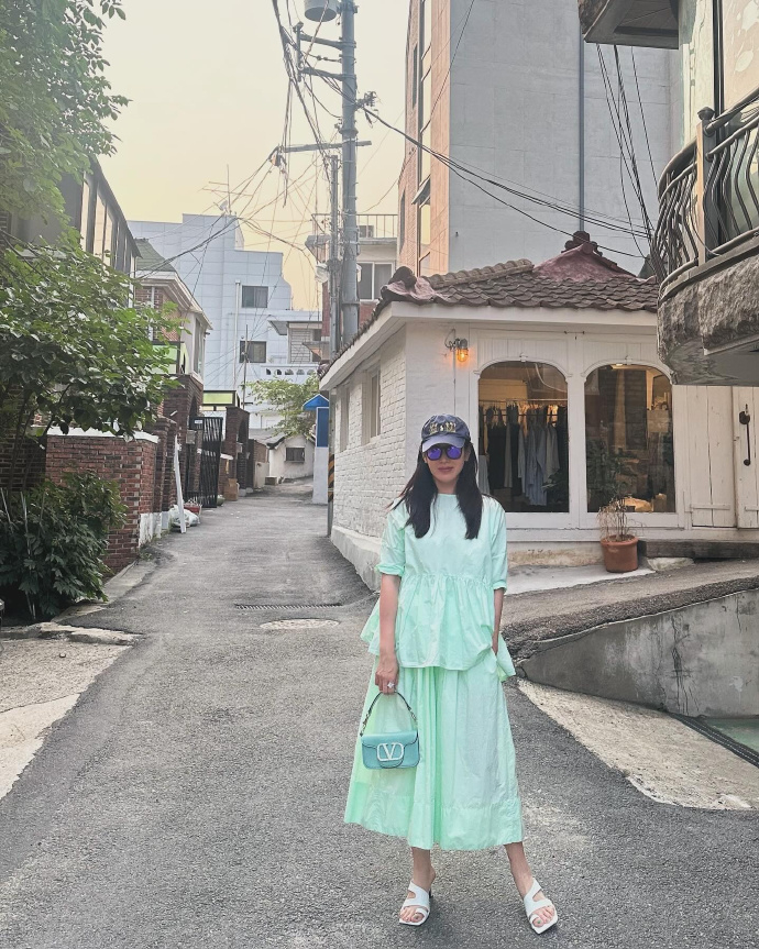 #玄彬陪孙艺珍逛街#  玄彬陪孙艺珍逛街被店员认出~两个人的感情好好哇 我滴cp