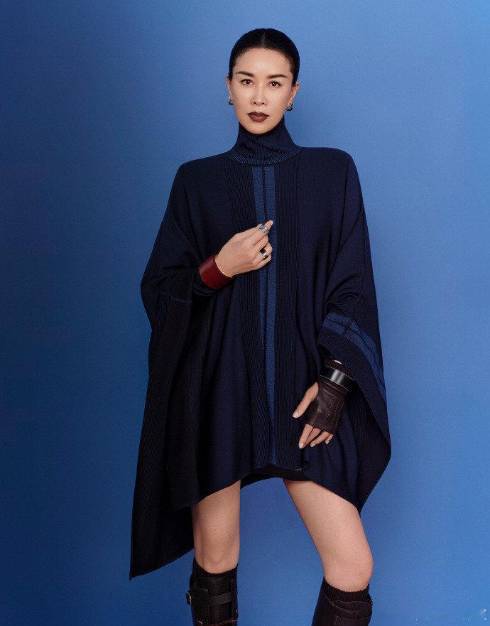 那英拿高音轰蚊子那英粉色麦克风一握，高音直接变身声波除蚊器，五公里蚊子全跑路，又