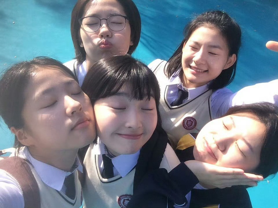 一组《世界的主人》的幕后花絮👭🏻 