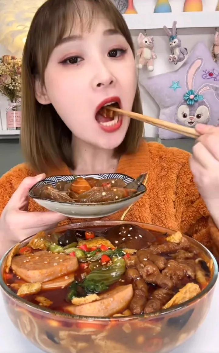 美食佳肴香，一碗暖人心。#美食的魅力何在# #分享美食轶事# #美食佳肴大赏# 