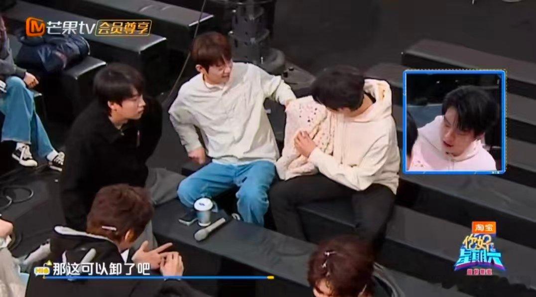 魏大勋没有一顿打是白挨的你好星期六 魏大勋主打一个有生活！看到毛衣吊牌就问会不会