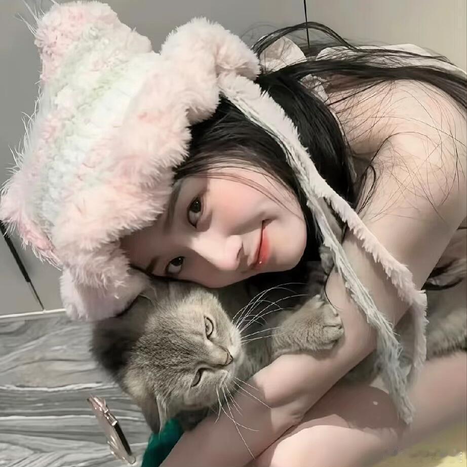 卢昱晓[超话]  卢昱晓｜可爱的帽子版｜你可能没见过系列两张捡到的很喜欢的图！?