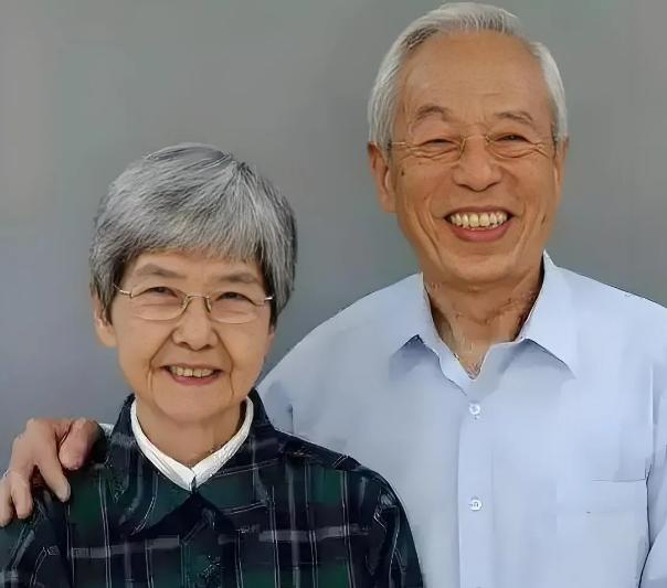 2017年，彭金章先生因病离世。“相识未名湖，相爱珞珈山，相守莫高窟”，这三句话