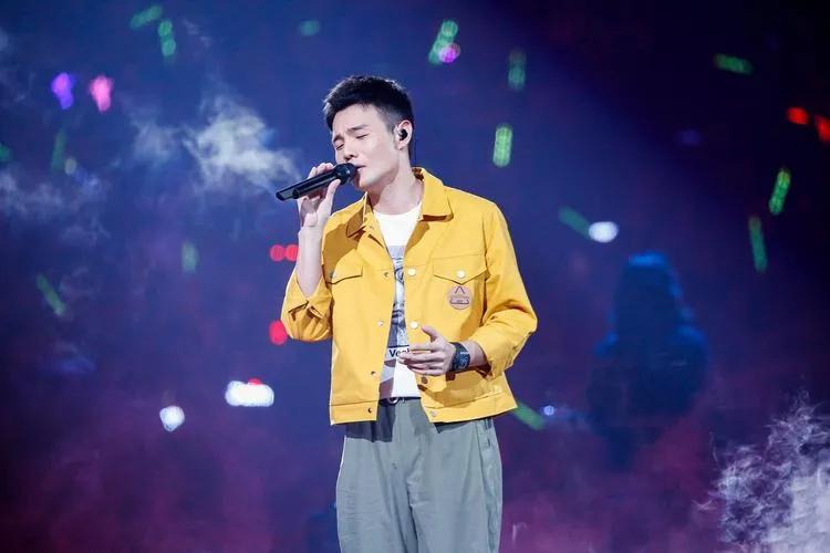 李荣浩真的不适合做歌手

音乐创作人李荣浩不甘寂寞，从幕后走到了前台，当了歌手，