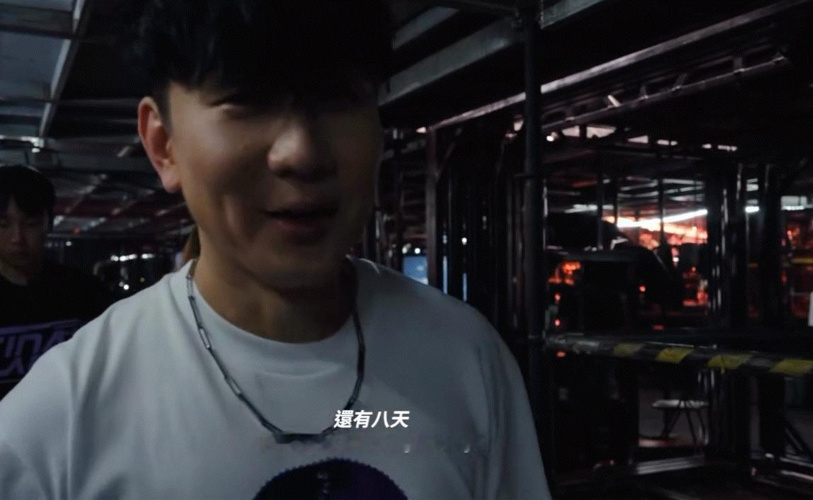 林俊杰  🌀  林俊杰jj20世界巡回演唱会 这个宝宝好可爱捏！！！！！！