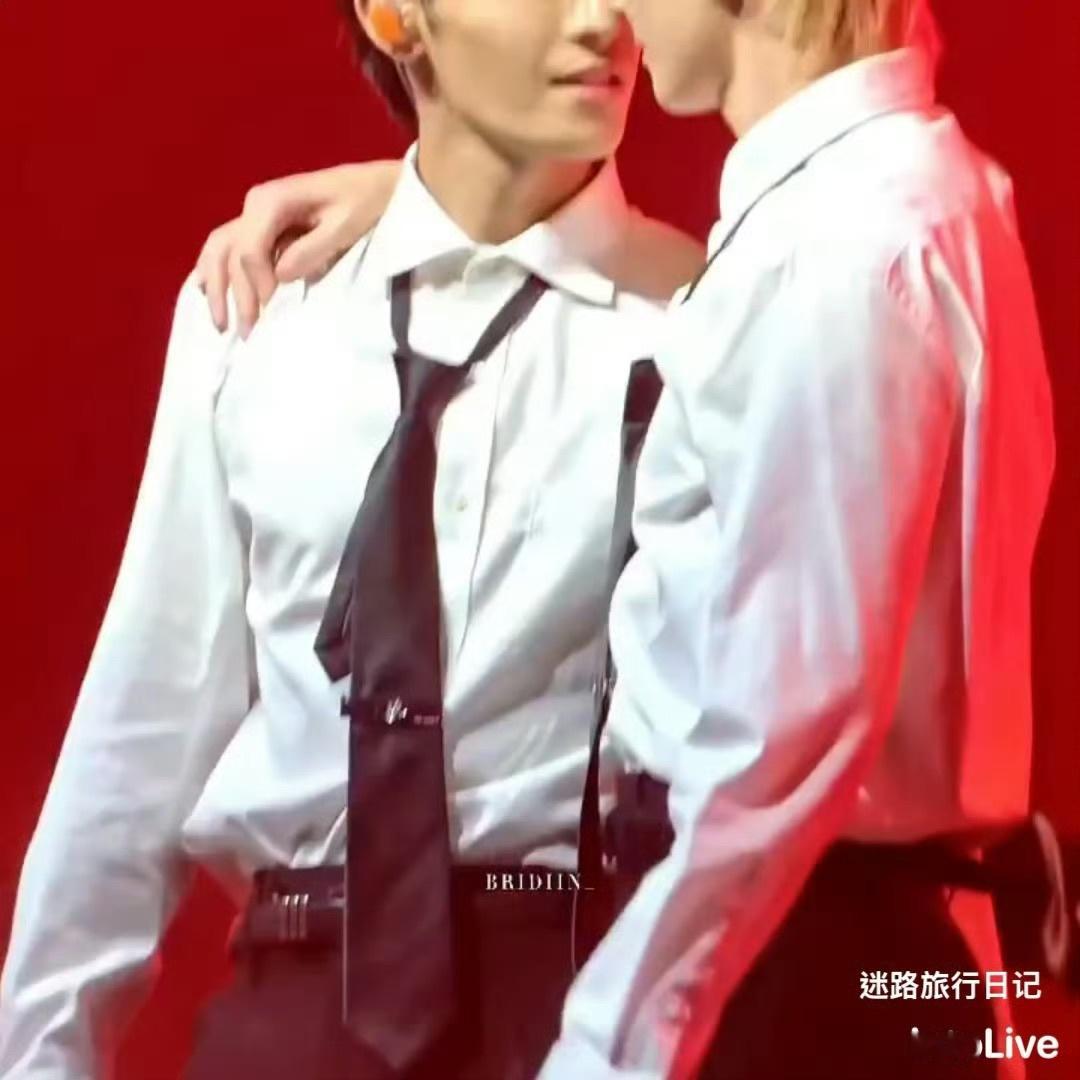 希朝接吻全角度纪实 💋朝朝被何伟吻得腿软接吻盖章 网页链接希朝接吻  网页链接