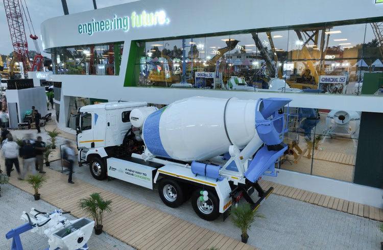 印度首款电动混凝土搅拌车，背后其实是中国供应链。这款车在 EXCON 2025 