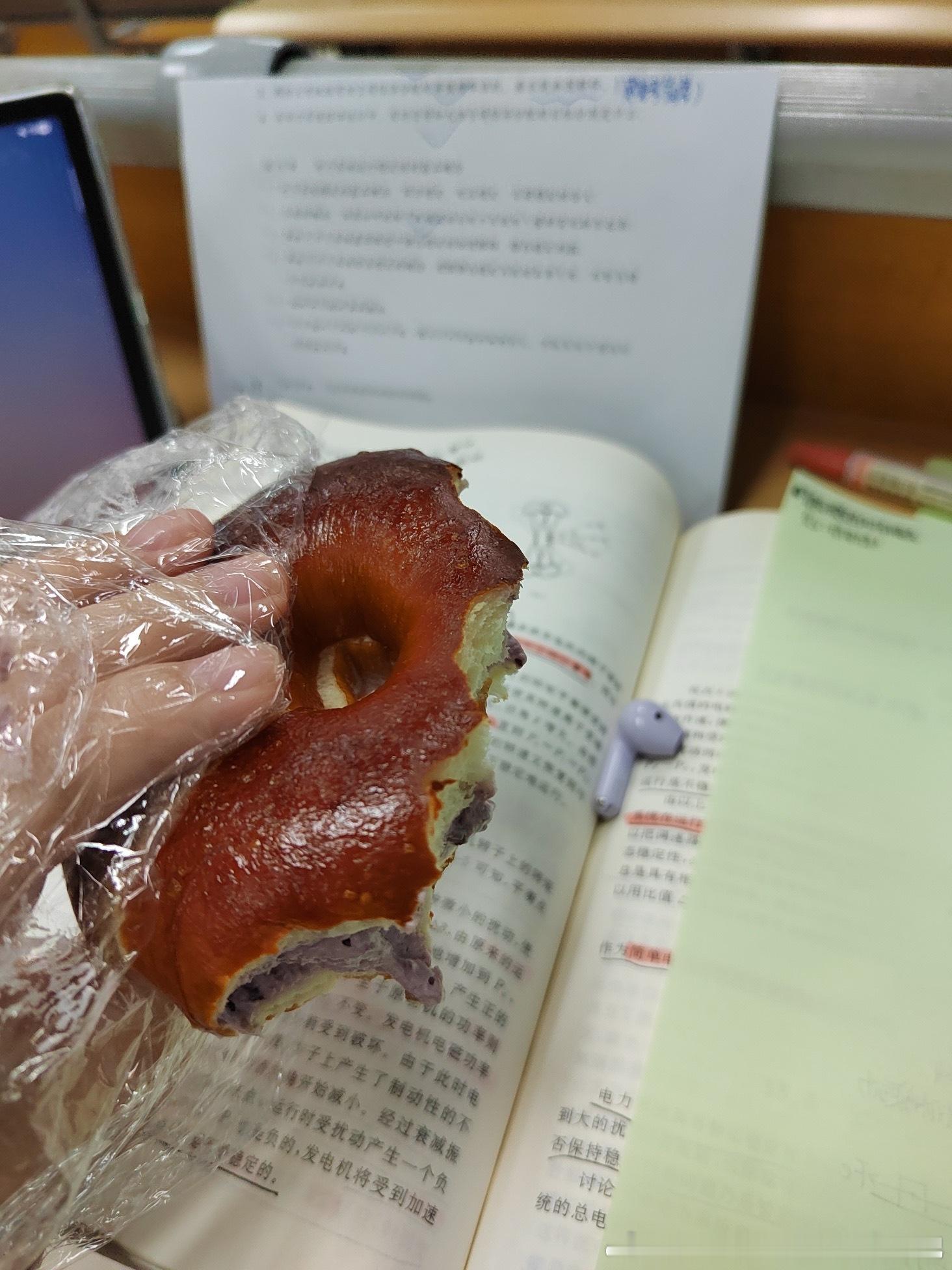 【tg】特别香碱水贝果，好吃到把自己嘴巴给咬破了😭😭😭但是仍旧治愈整个期末