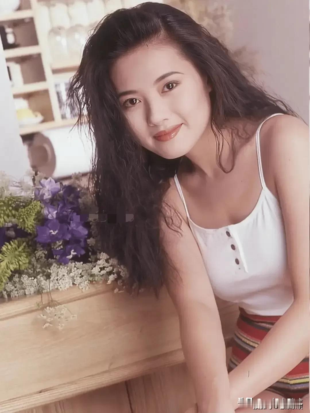 不动声色的温柔，
恰到好处的迷人，
惊鸿一瞥的浅笑，
于无声处的清欢。
#卸下所
