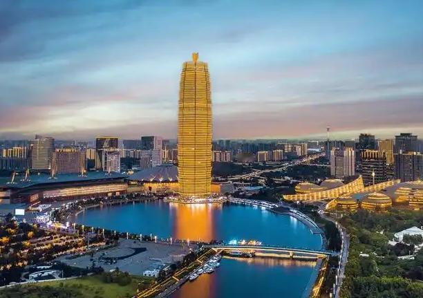 在郑州，10个人里面就有1.3-1.4个大学生。一眼望去，想看不到大学生太难了。