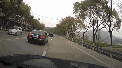 视线不明时，不要超车 ​​​