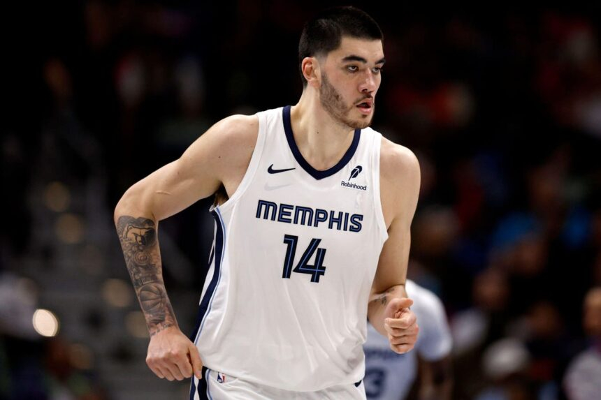 伊迪复出以来，场均19.3分17篮板3.3帽，71.8%命中率，带领灰熊三连胜谁