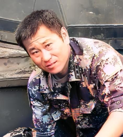 2010年，一辆步战车发生故障，厂家维修要20万，忽然，一人检查后表示，维修费用