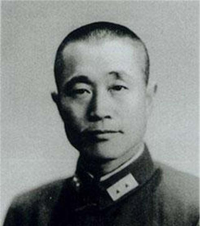 1949年1月11日，被俘的杜聿明被押到一处村庄，解放军给他端上了四个菜。

棉