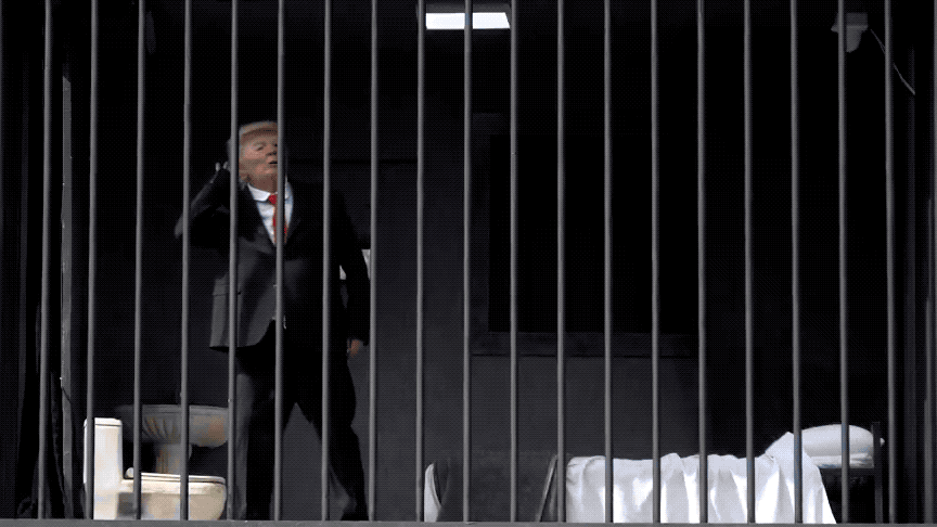 伊朗街头“关押”特朗普：真人演员扮总统坐进模拟牢房！伊朗首都德黑兰北部高档社区的