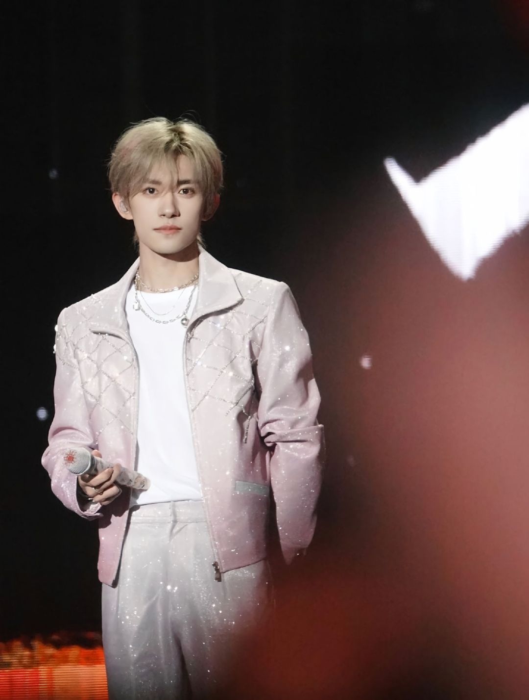 易烊千玺演艺唱跳多栖发展的影帝易烊千玺小时候跳舞的视频 易烊千玺演艺唱跳多栖发展