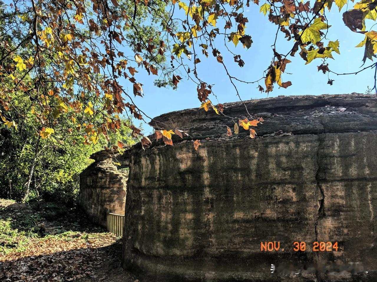 镇江焦山古炮台，由八个炮堡和一个弹药库组成。1842年，英军沿长江而上，7月15