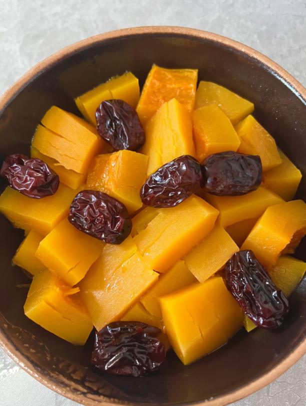 冬日生活打卡季胃反酸，吃了差不多一个月蒸南瓜，很舒服