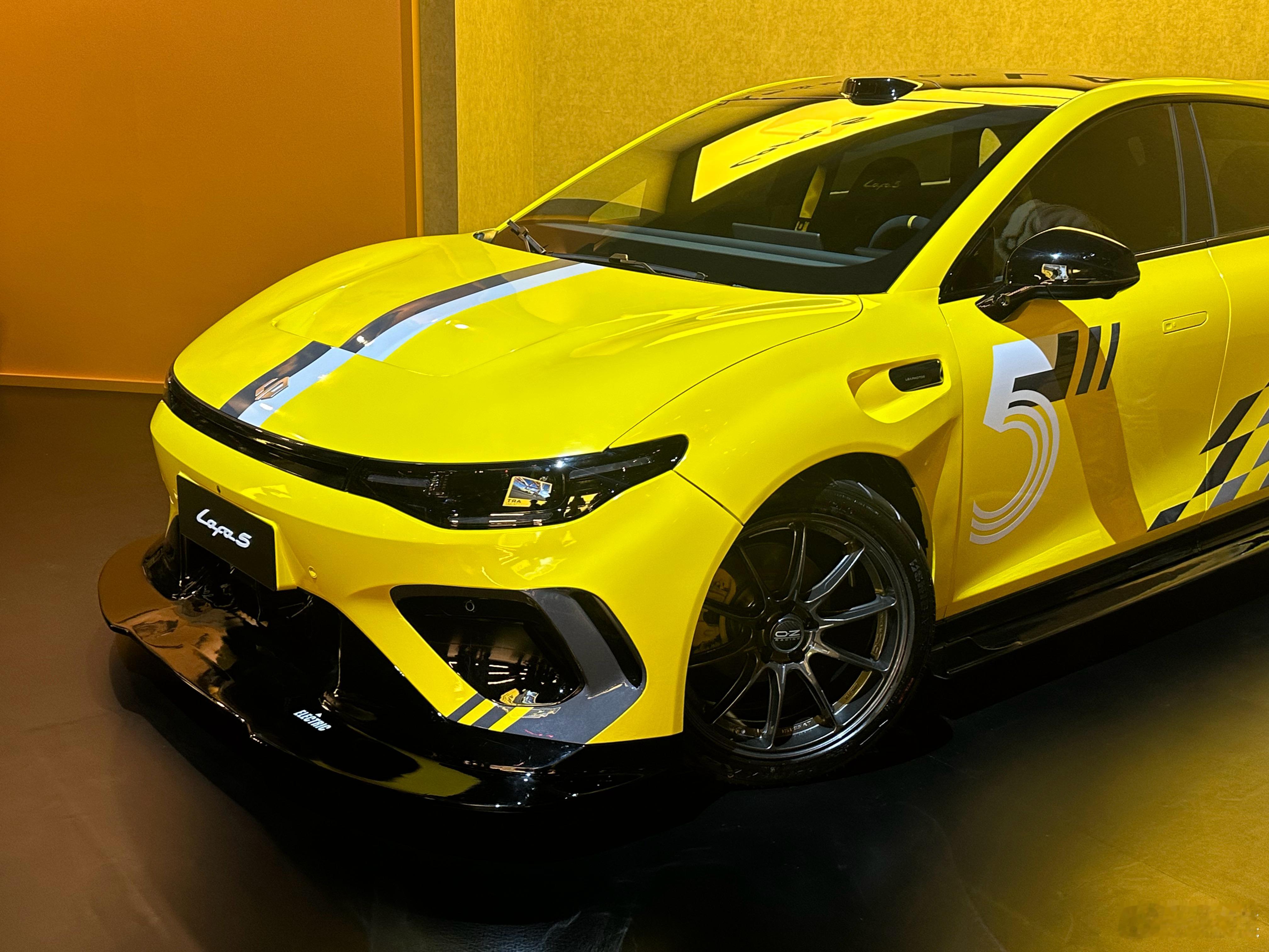 零跑Lafa 5今晚上市，年轻人的第一辆纯电轿跑来了几个重点信息：纯电续航605