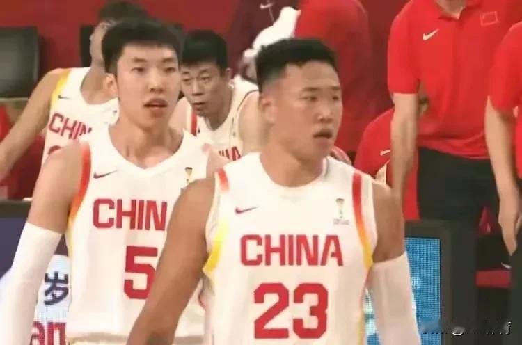 双宁合璧！中国男篮外线终于醒了
 
世预赛对阵日本，贺希宁与廖三宁合砍28分，用