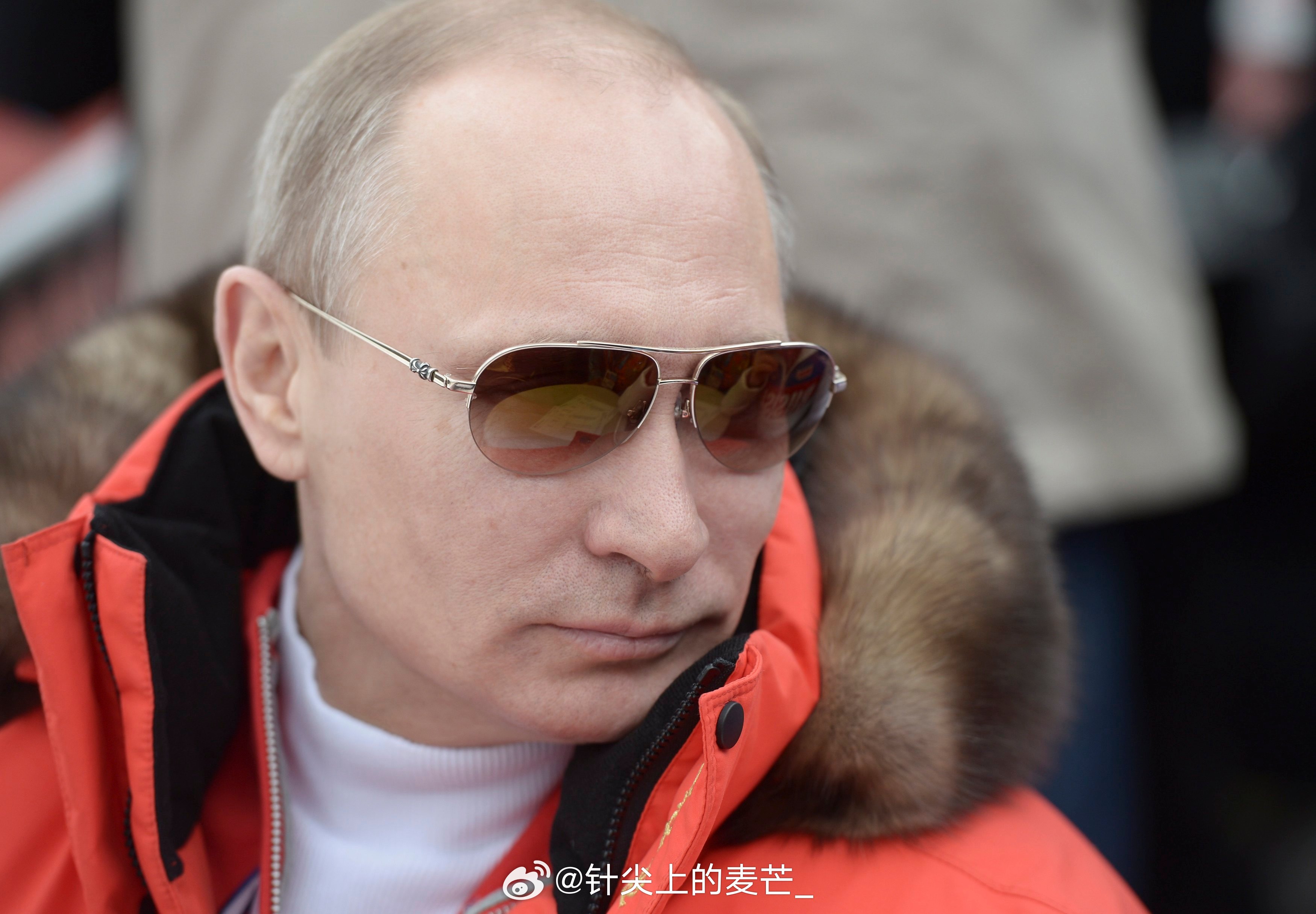 瓦洛佳小朋友[超话]  🕶️好喜欢这匹毛领，手感一定很舒服 ​​​