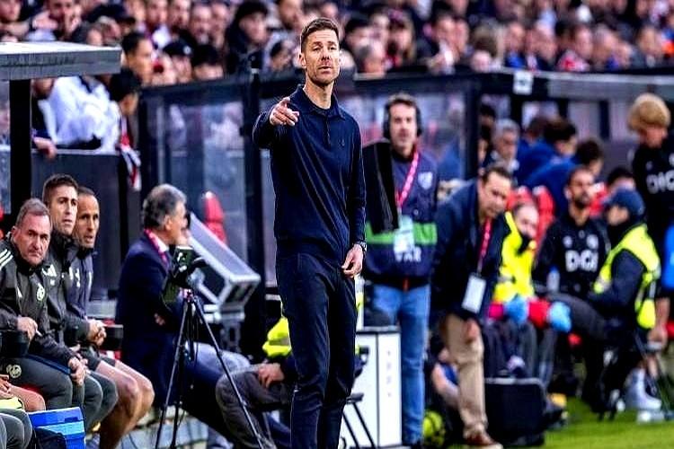 皇马更衣室要炸了，阿隆索的帅位真悬了。

一切的导火索是巴尔韦德。好好的世界级中