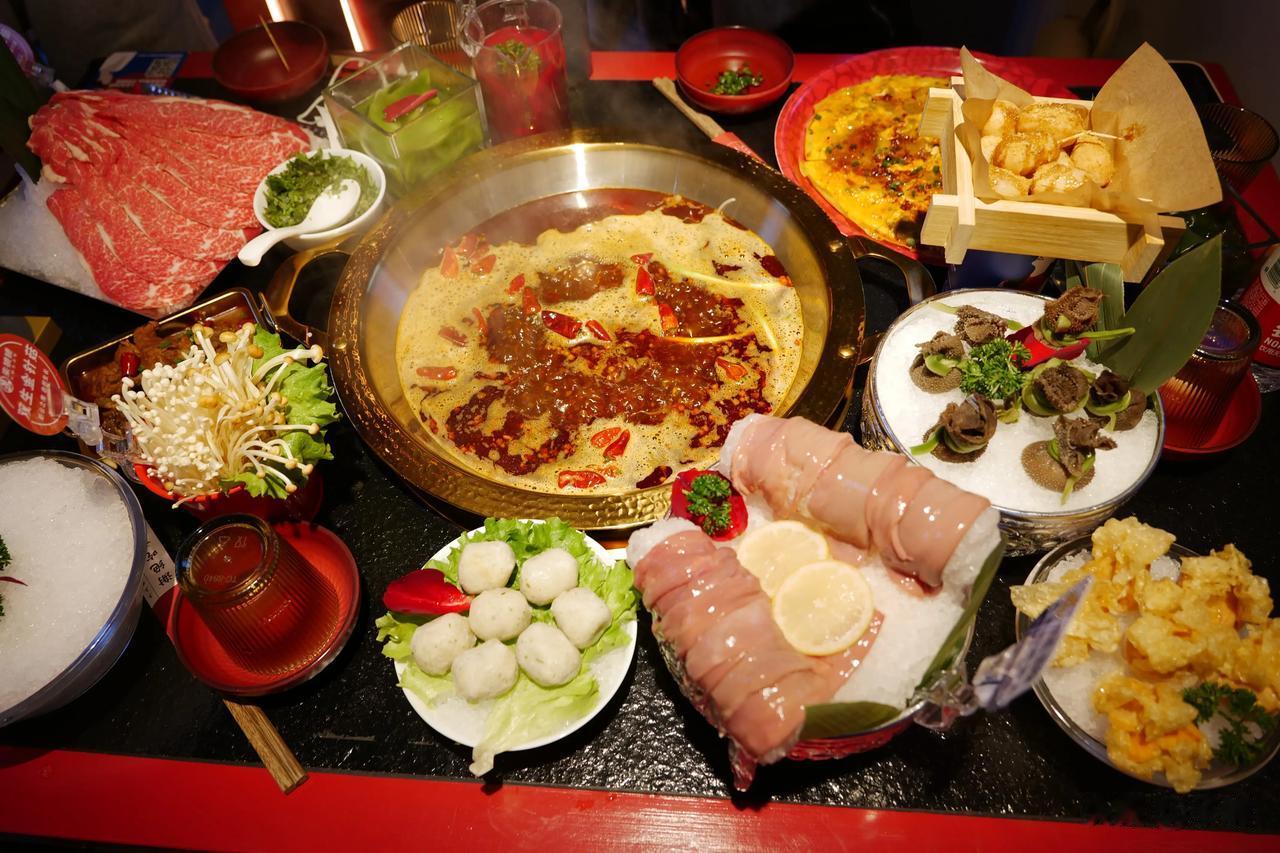 #吃在西安# 
昨天跟朋友来小南门里新开的这个朱锁锁火锅吃饭，现在这火锅店真是跟
