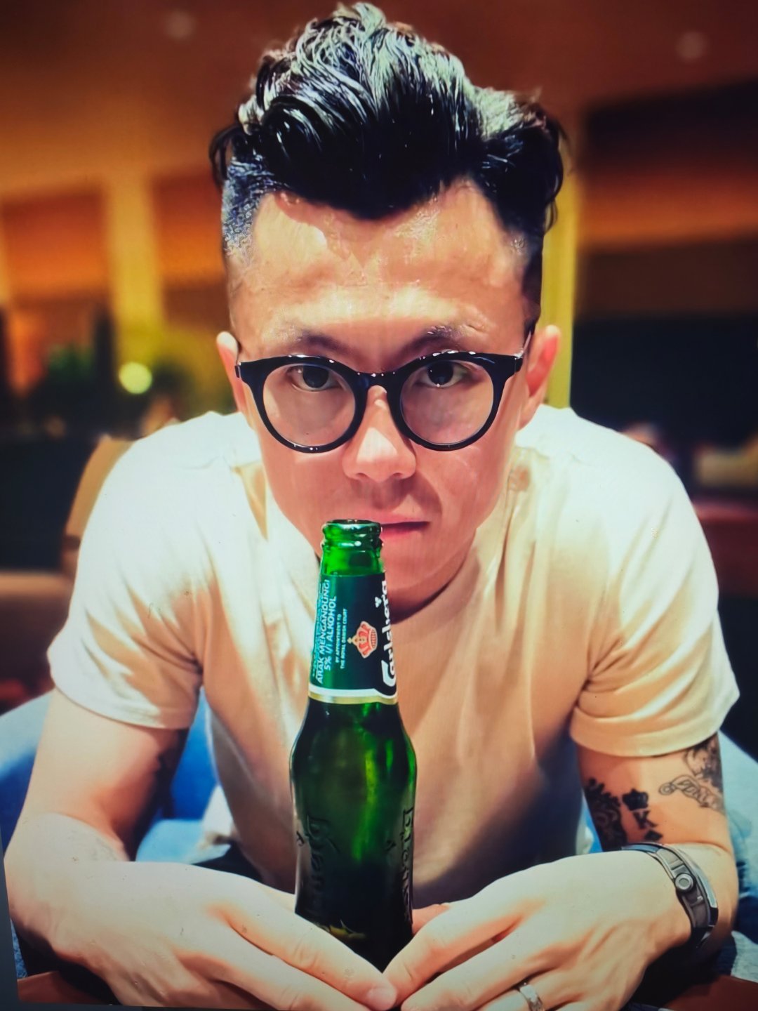 网红大V的崛起主要是时代红利，占用社会资源盈利了，千万不要忘本。 