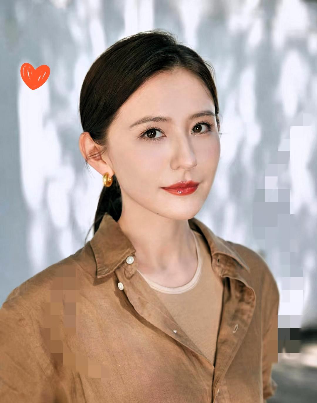 39岁未婚生娃？
演少女被吐槽“出戏”，却活成了娱乐圈最飒的“反标签战士”！别人