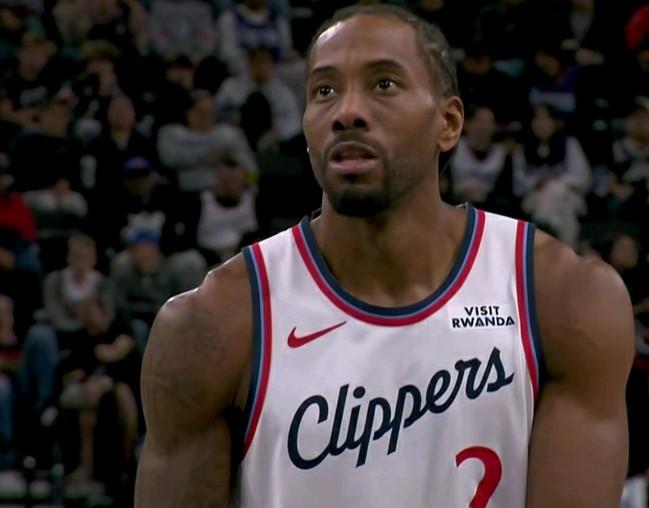 说实话：伦纳德在这样疯下去，老板鲍尔默估计又要忍不住大手笔了！在快船主场迎战国王