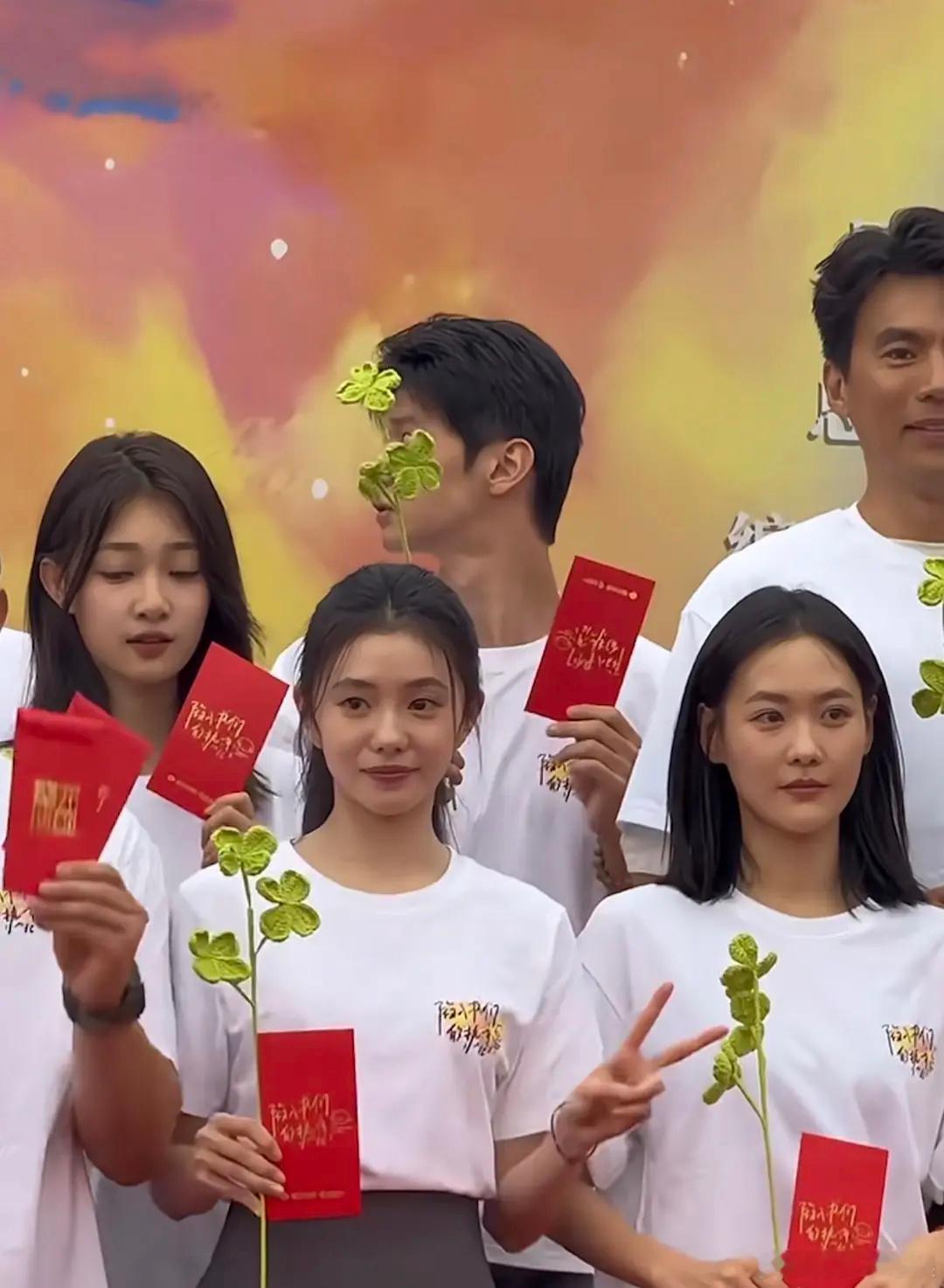 刘浩存的鼻基底真的好低，热恋和女二女三对比，同样的光线和镜头，明显她最凹陷，粉丝