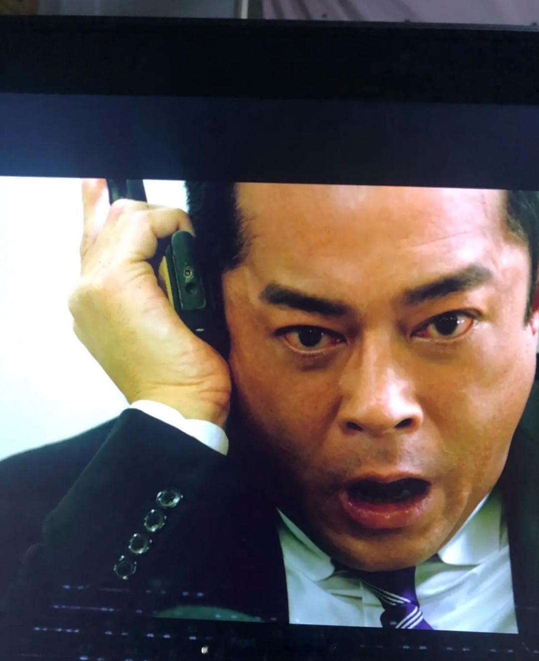 完了，以后再也没法专心看古仔的这部片子了！图二亮点自找！ ​​​