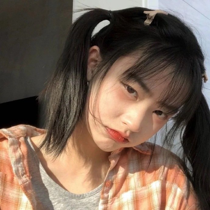 “   我最讨厌的事就是   你很长一段时间忽略我   然后又突然开始和我说话 