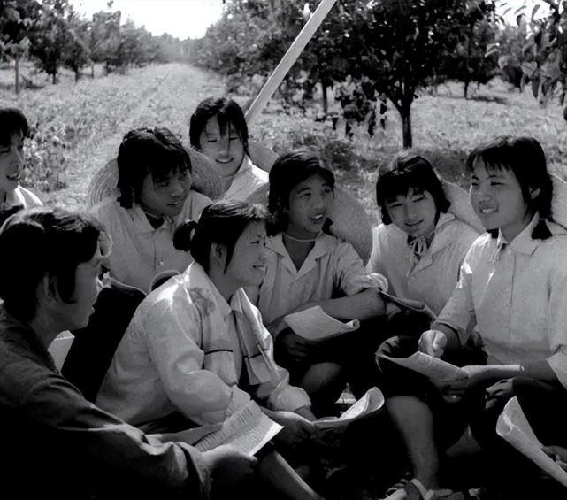 1976年，25岁女知青抱着4岁儿子返城，母亲怒骂：未婚先孕，不知羞耻！可得知孩