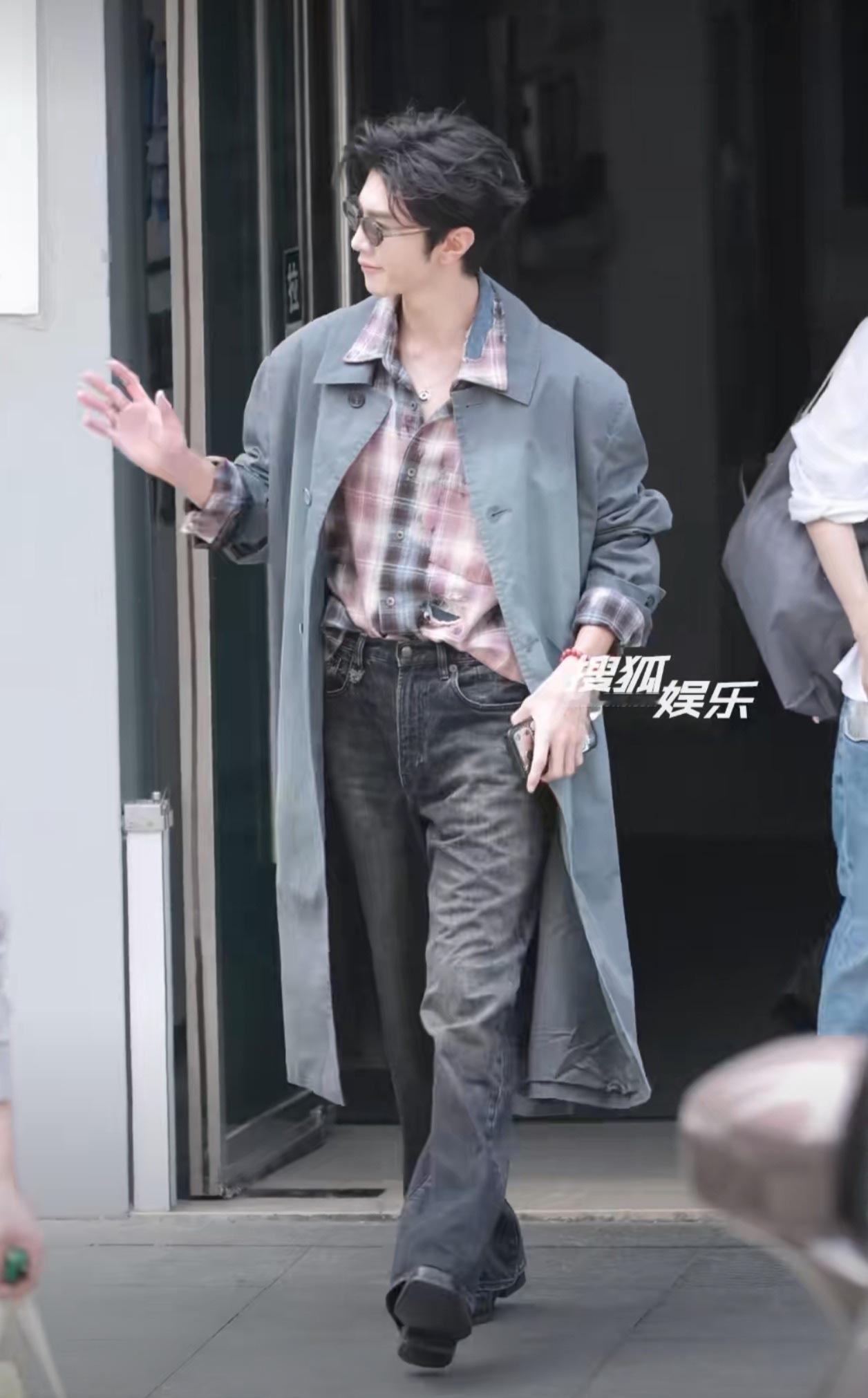 陈哲远张婧仪Hi6上班路透来啦！男帅女美，这波同框我先嗑为敬！陈哲远张婧仪Hi6