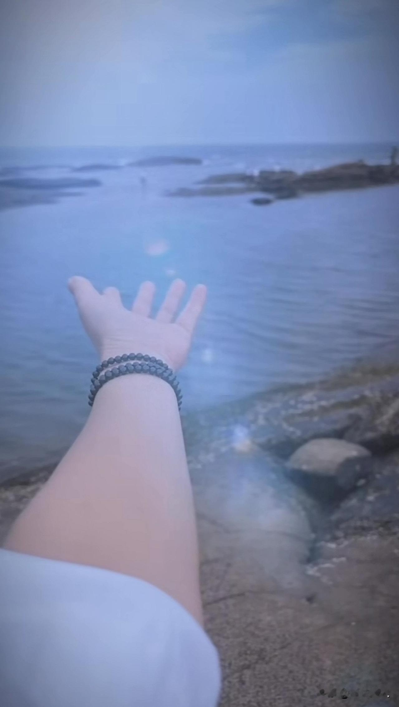 新思维：破执见真，活出澄明。

一条大河波浪宽，风吹稻花香两岸，我家就在岸上住，