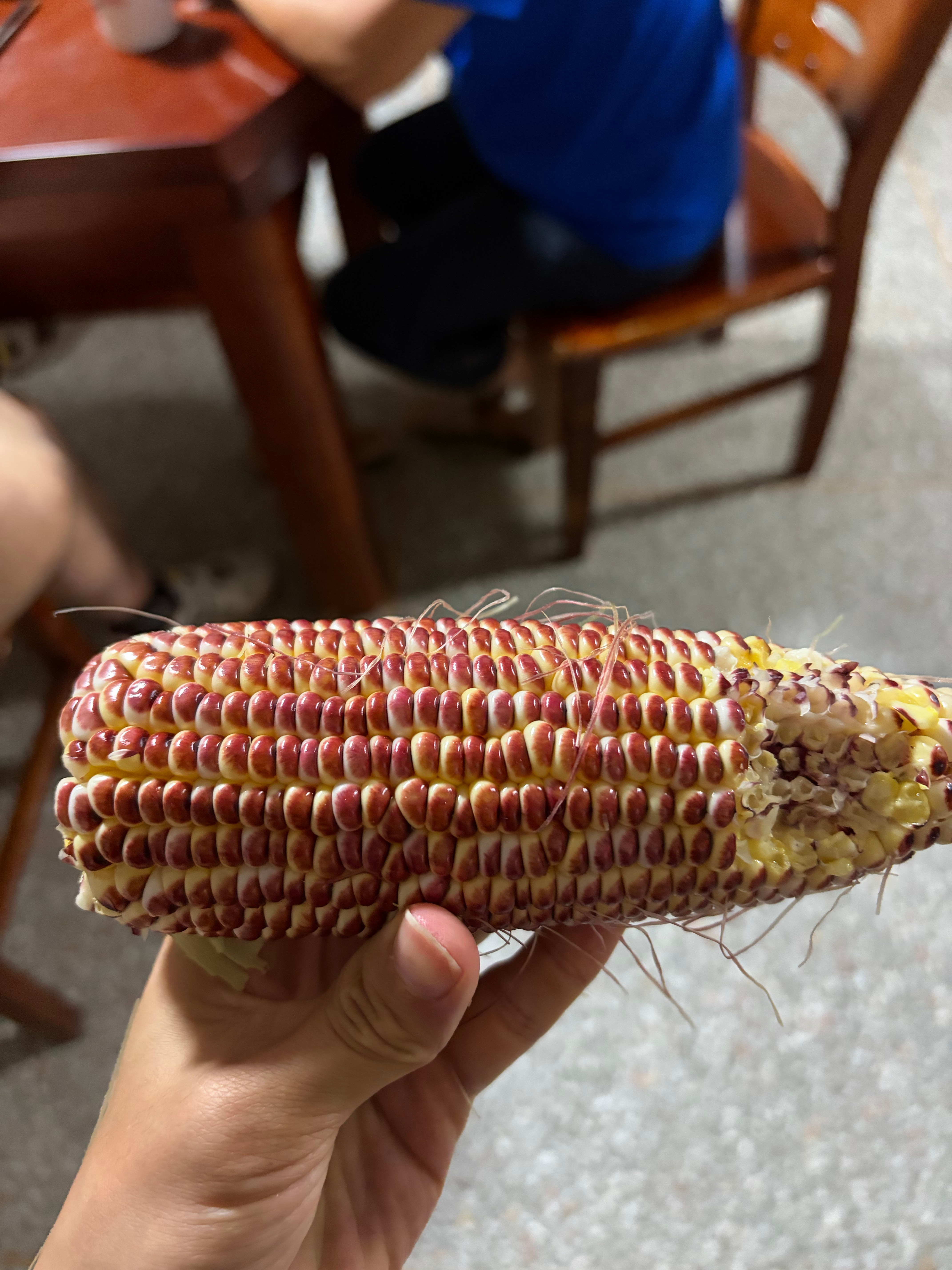 直接生吃玉米口感挺奇特挑到划算的榴莲干包好吃 