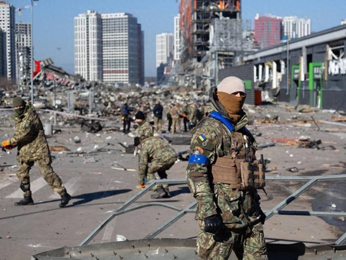 现在美国正因为乌克兰问题与欧洲撕裂，特朗普已经不止一次要求泽连斯基尽快接受“和平