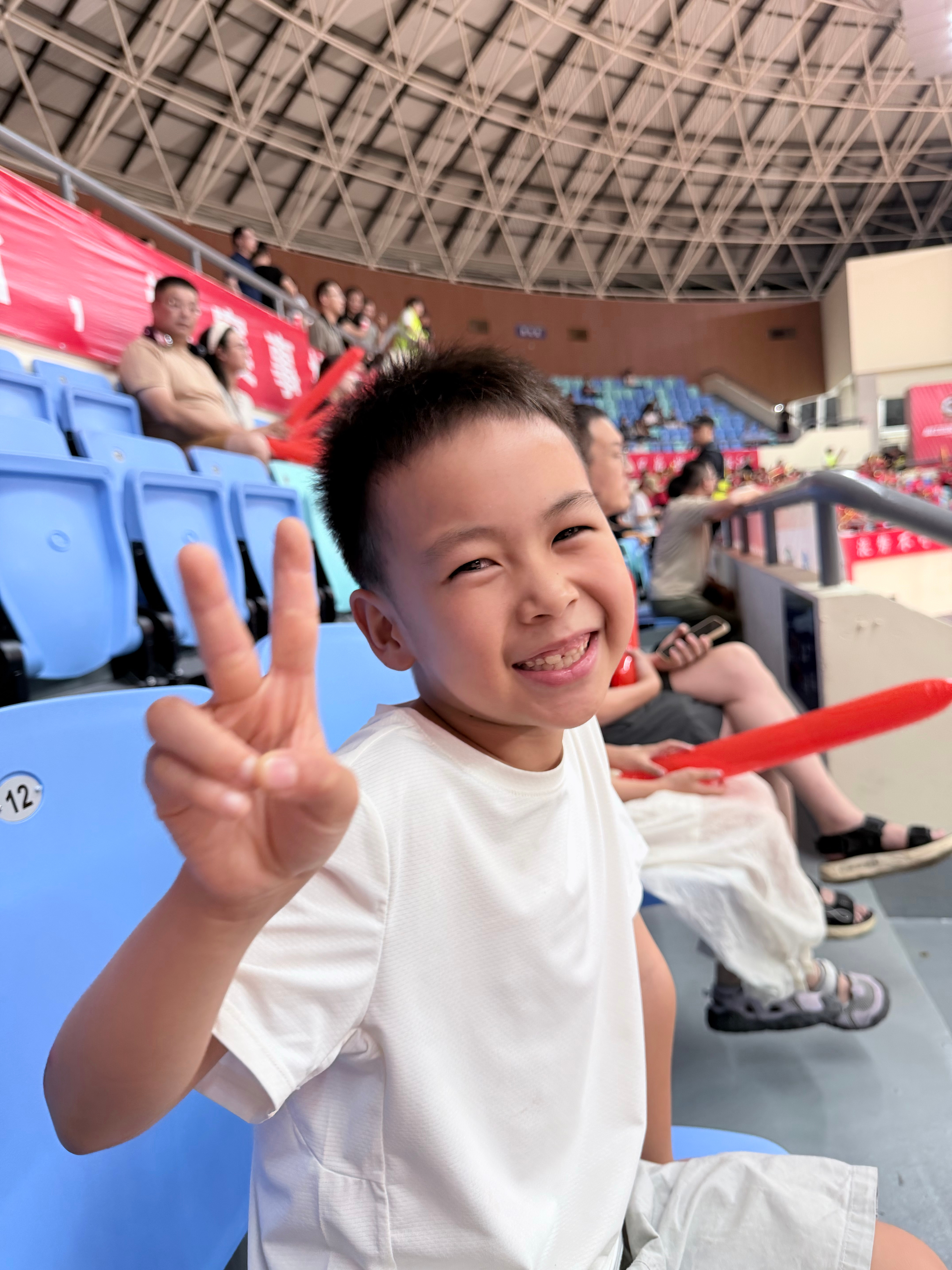 这一场收官比赛很精彩🏀特地赶去市区看的比赛赢了，合照合了，没白来都没白来