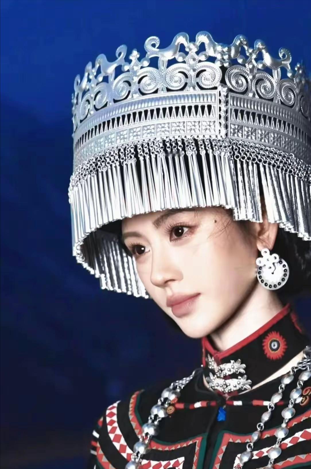 在大凉山的彝族聚居区，有一个令人揪心的社会现实：不少彝族女孩刚满成年，甚至未到法