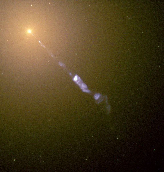 哈勃望远镜第四大成果是发现超大质量黑洞与类星体有关，并且对存在类星体的宿主星系进