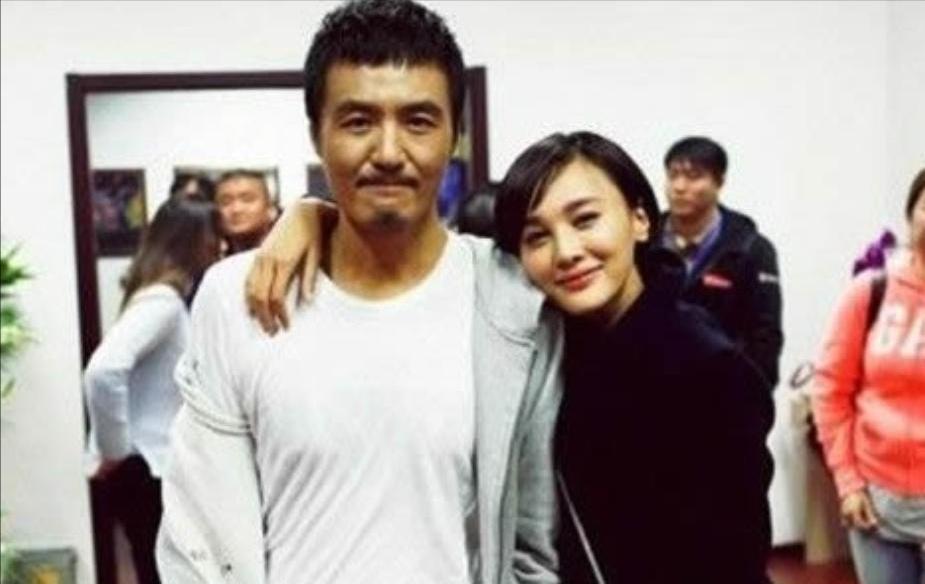 2006年，朴树让妻子吴晓敏下楼买一包烟，左等右等都不回来，朴树也没给妻子打电话